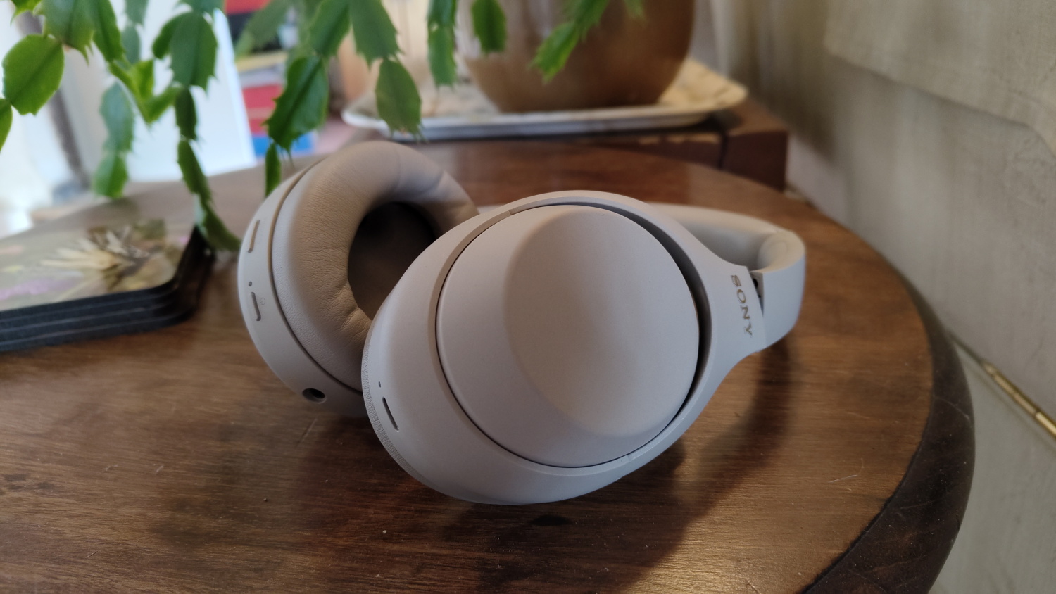 Обновлённая версия Sony XM4