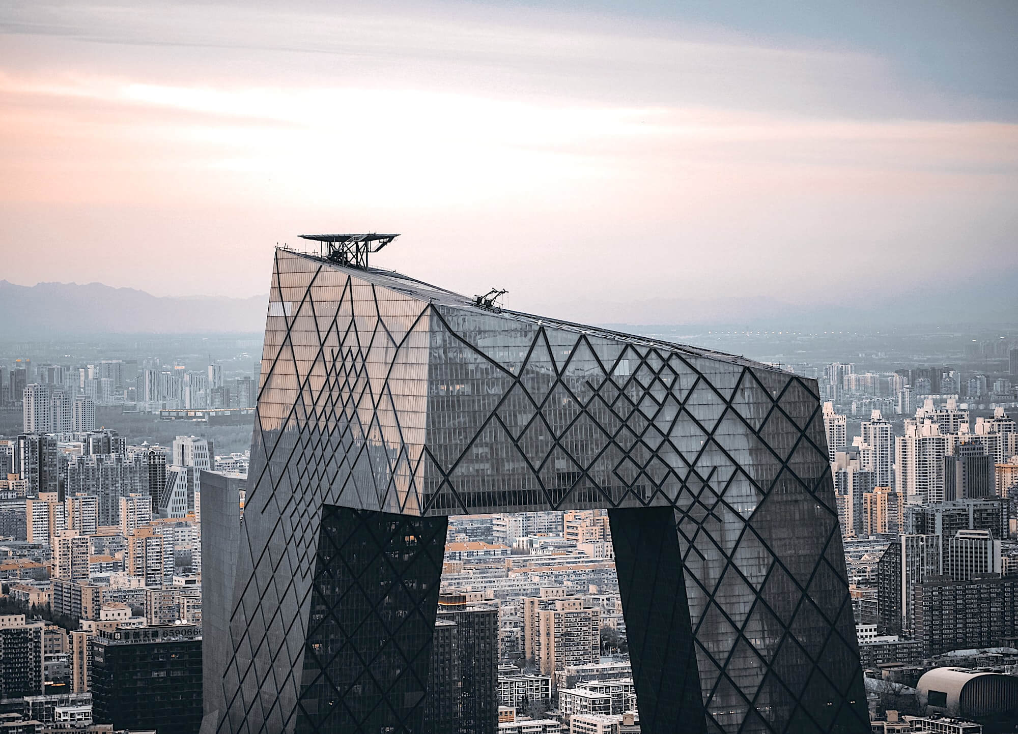 Вид на здание Центрального телевидения Китая в городе Пекин
