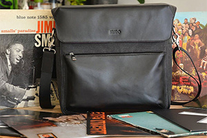 Дизайнер Дэниэл Спайкер создал модульную сумку Kuro Bag для переноски винила