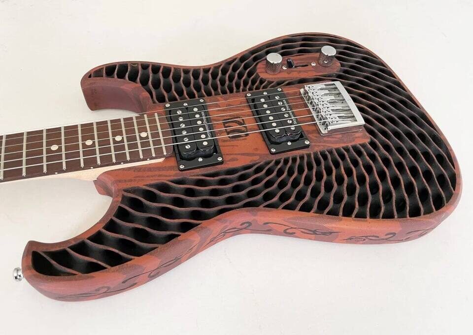 Greenaxe: напечатанная на 3D-принтере эко-гитара из опилок