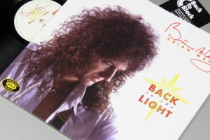 Brian May - Back to the Light. В новом свете. Обзор