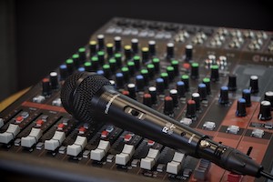 Обзор вокальных микрофонов Radiotehnika MDN-01 и MDN-02: Надёжность и качество для сцены и студии