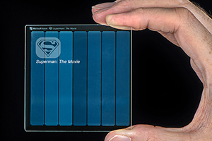 Microsoft успешно записала фильм «Супермен» на долговечный стеклянный носитель