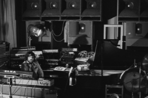 Как Вангелис стал легендой синтезатора в электронной музыке