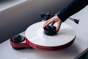 Прижимы для пластинок: что это и зачем они нужны