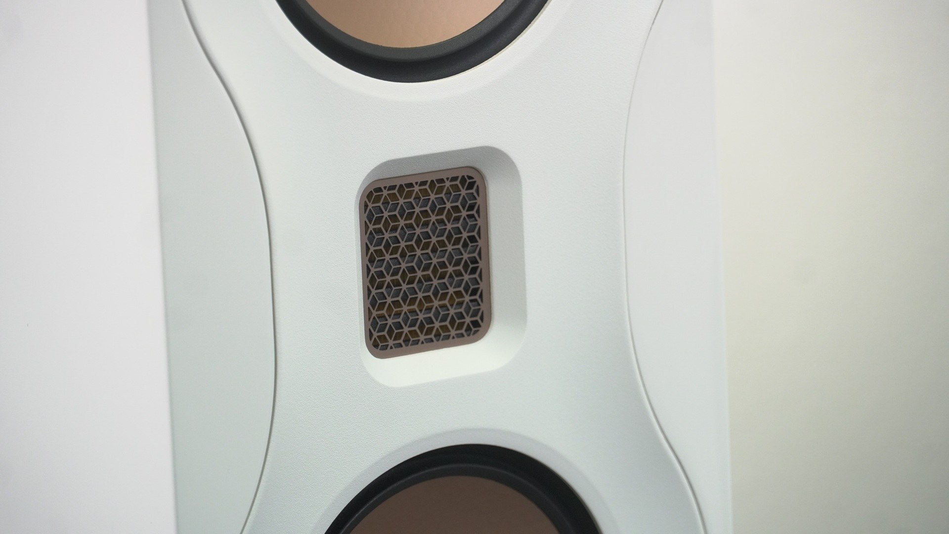 Monitor Audio Studio 89 демонстрируют идеальный тональный баланс | Обзор сайта Trusted Reviews