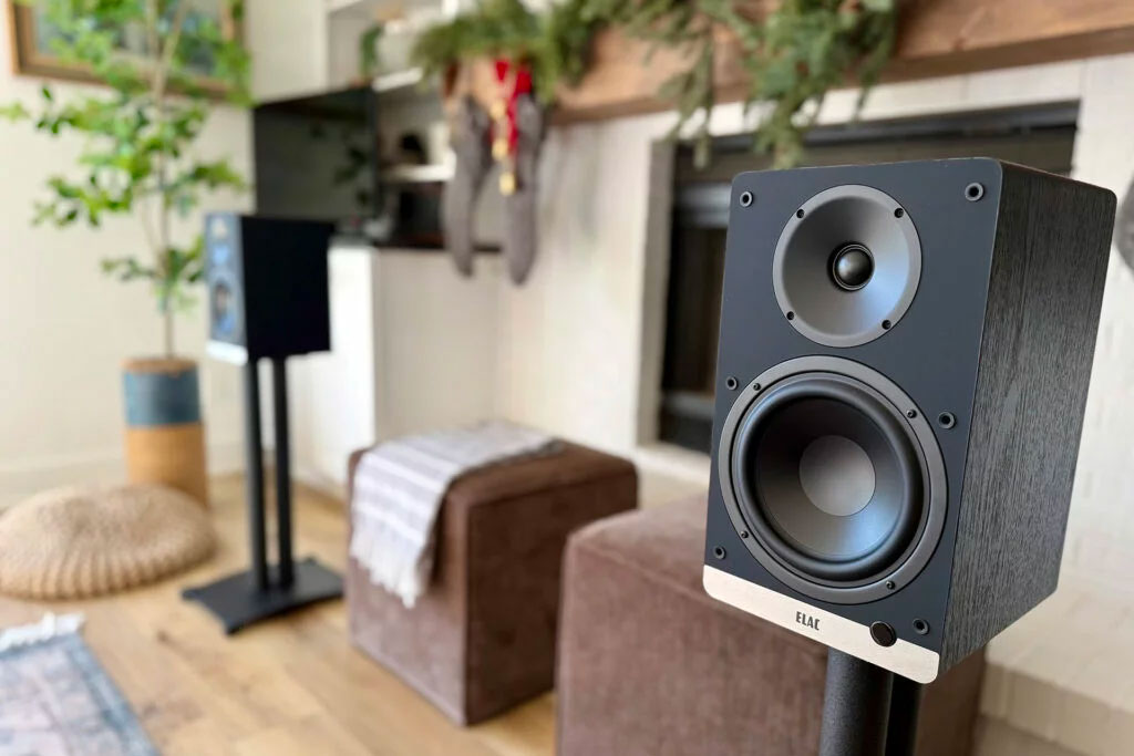 Обзор активных полочных акустических систем ELAC Debut ConneX DCB61 | FutureAudiophile.com