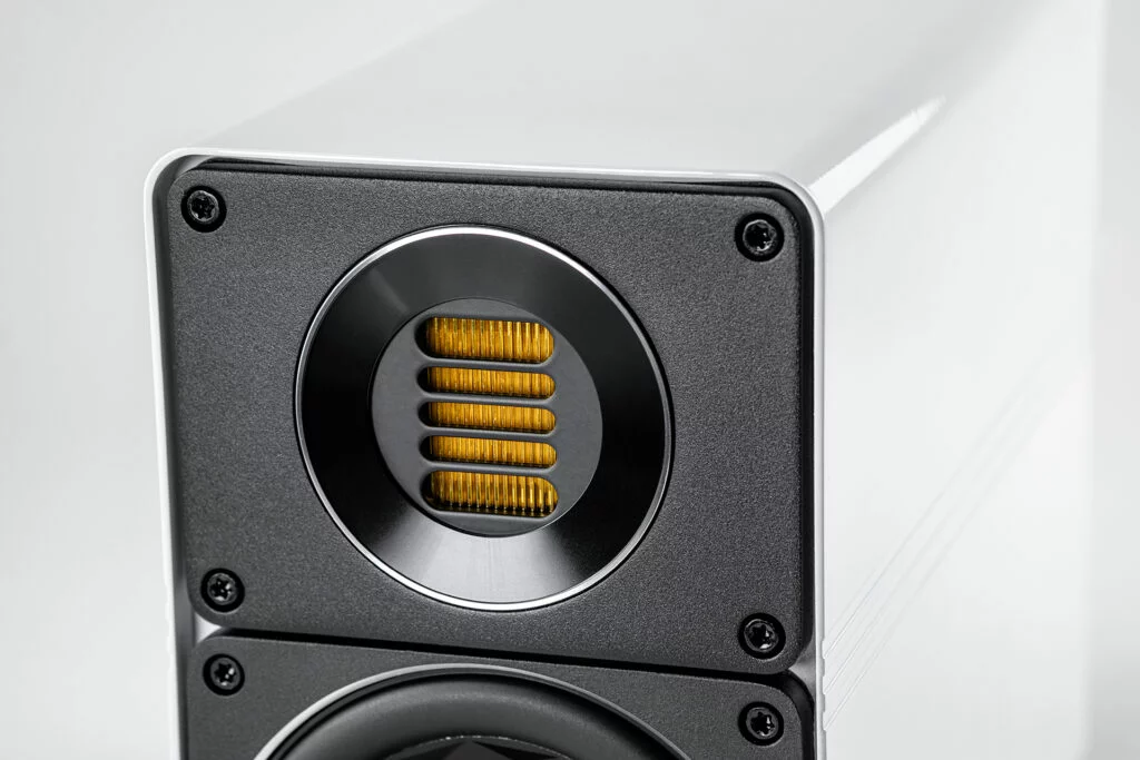 Обзор полочных колонок ELAC Elegant BS312.2 |futureaudiophile.com