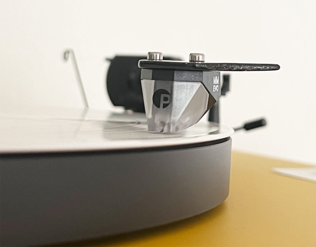Pro-Ject Debut EVO 2 завоевал награду портала Audiograde