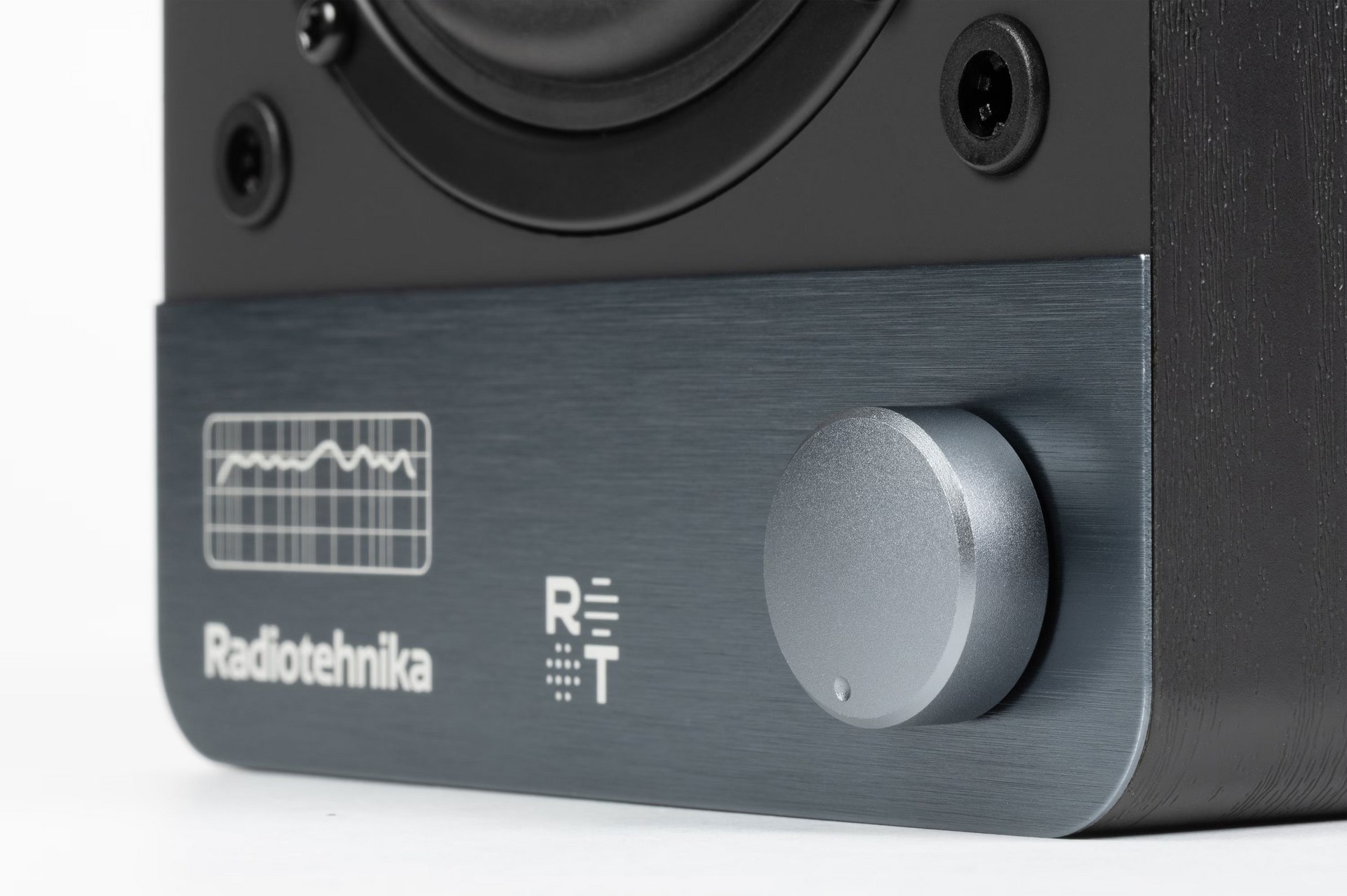 Обзор активной полочной акустики Radiotehnika S-10NA и сабвуфера Alfa 1.05 / ixbt.com