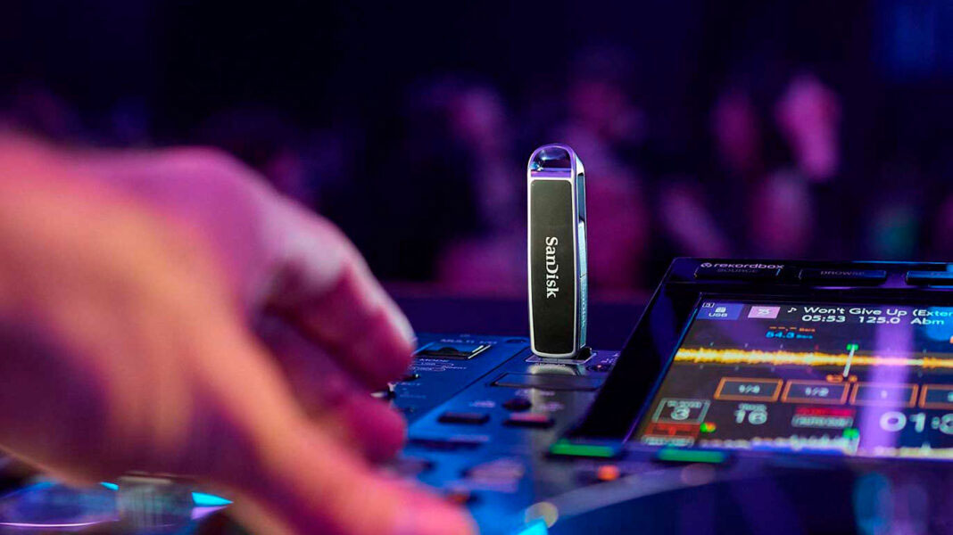 SanDisk представила USB-флешку для диджеев DJ Flash Drive