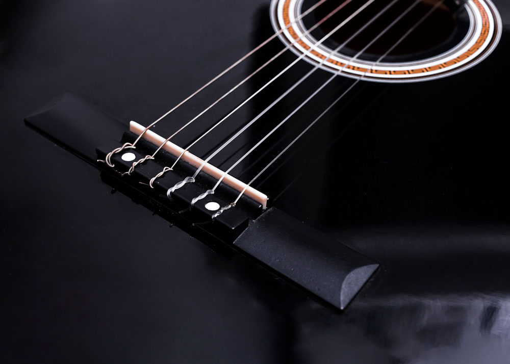 Шесть факторов, которые необходимо учитывать при выборе струн для акустической гитары