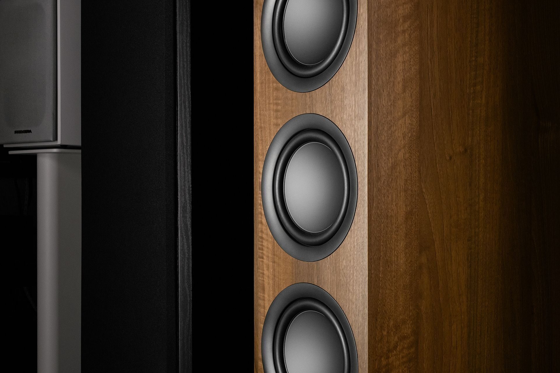 Тест напольной акустики KEF Q11 Meta: космические технологии на страже искусства • Stereo.ru