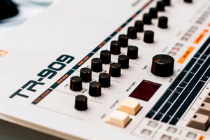 Создатель Roland TR-909 рассказал, что послужило основой звучания хай-хэта и тарелок драм-машины