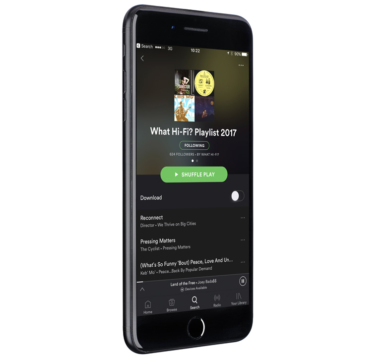 Экран смартфона Apple iPhone с интерфейсом Spotify