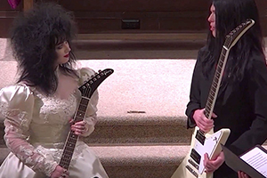 Пара металистов на свадьбе обменялась гитарами вместо колец