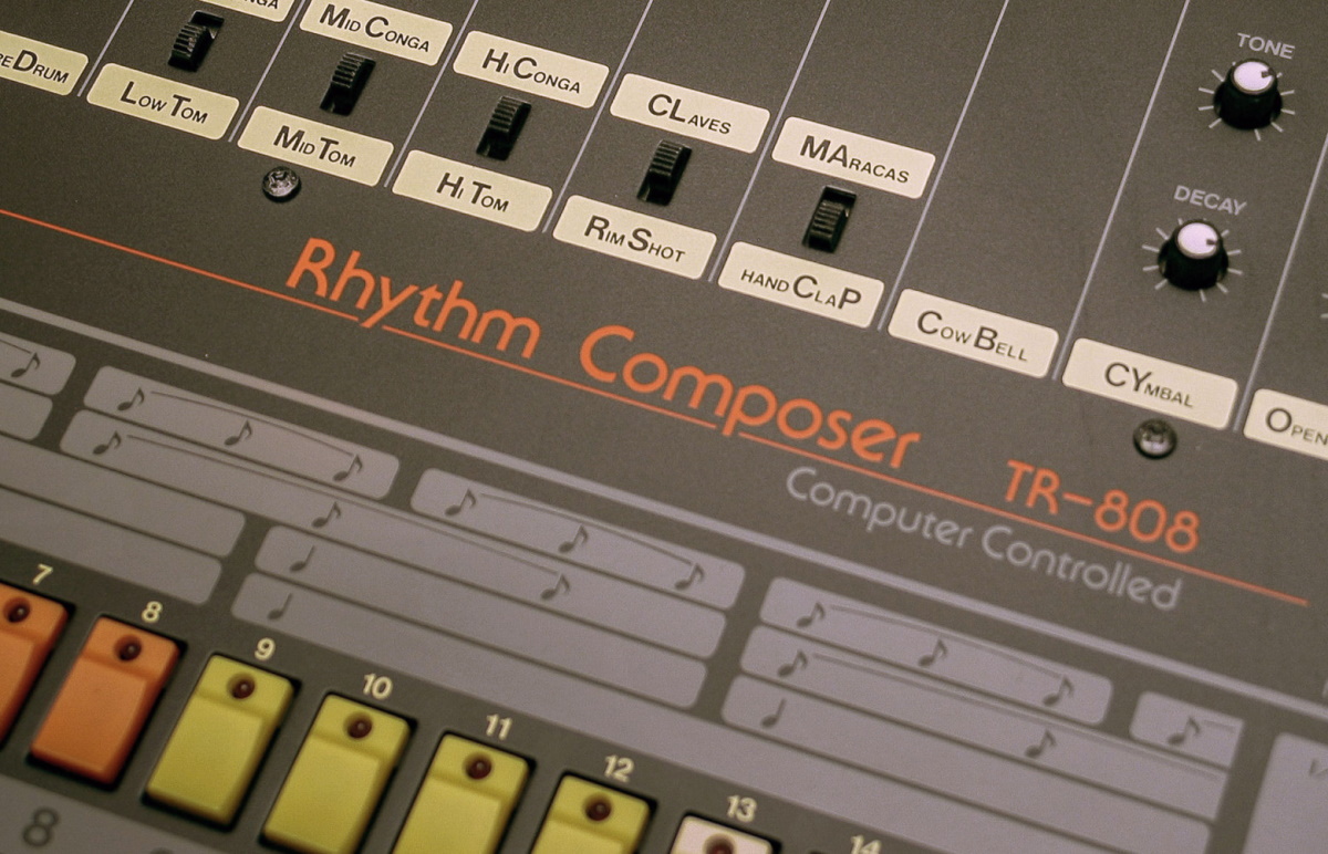 Драм-машина Roland TR-808