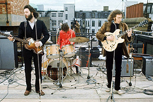 The Beatles начали войну с продажей неофициального мерчендайза