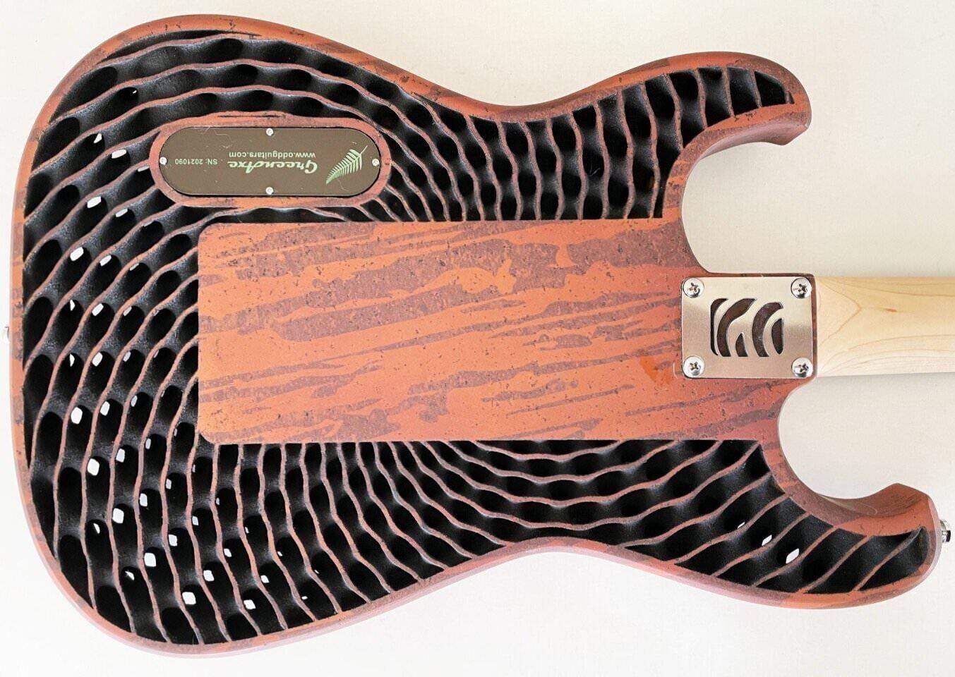 Greenaxe: напечатанная на 3D-принтере эко-гитара из опилок