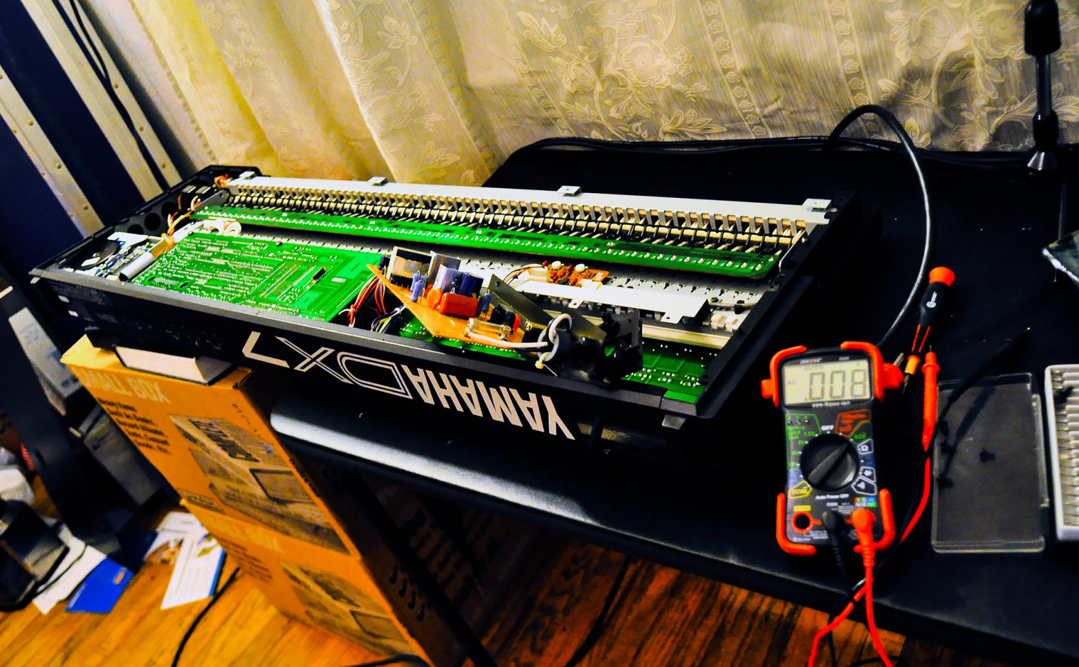 Как устроен звуковой чип легендарного синтезатора