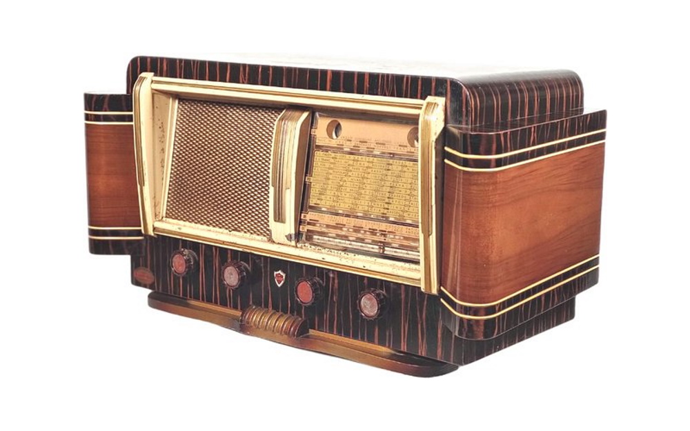 Les Doyens оживляет старое радио
