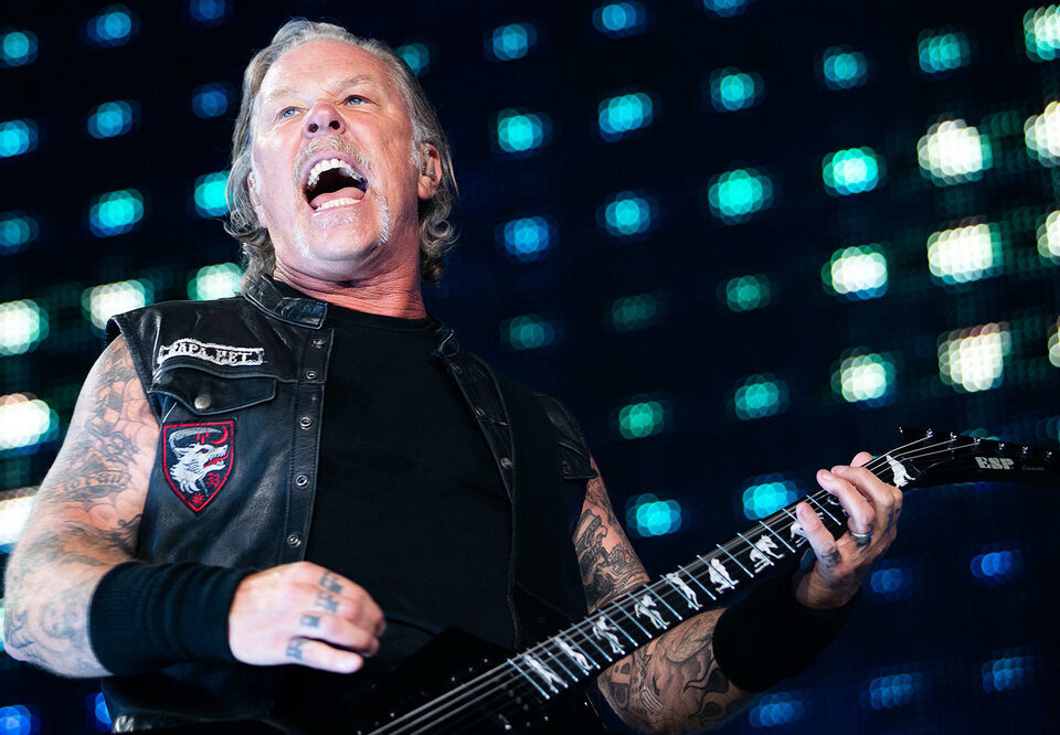 Вокалист Metallica Джеймс Хэтфилд выступает на концерте