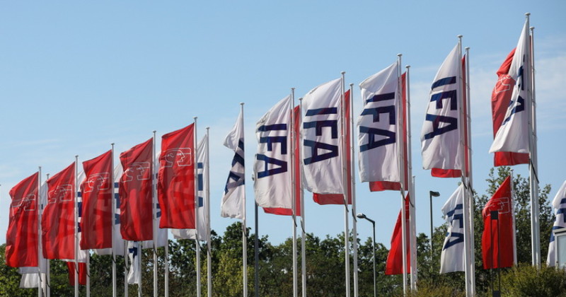 Флаги с эмблемой немецкой выставки IFA