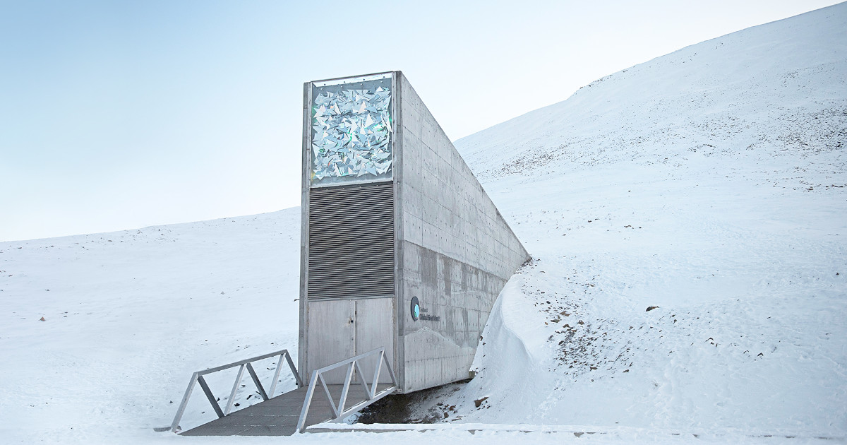 Музыкальное хранилище Судного дня на Шпицбергене, вид снаружи