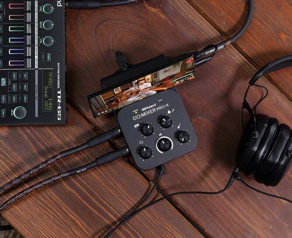 Roland Go-Mixer Pro X: карманный микшер для звукозаписи с подключением к  смартфонам и планшетным ПК