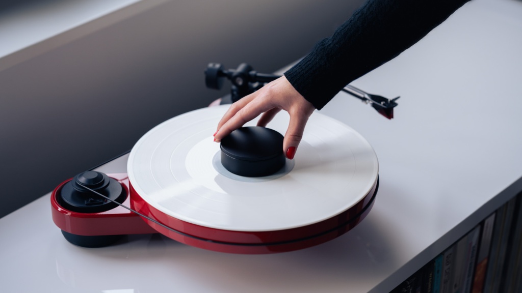 Прижимы для пластинок: что это и зачем они нужны