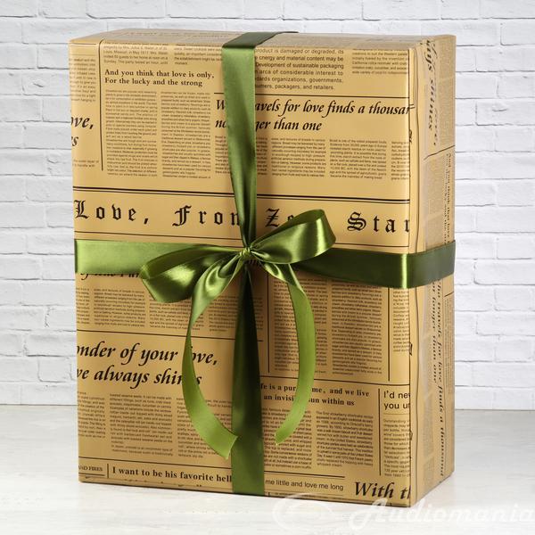 Подарочная упаковка большой коробки ГАЗЕТА с зеленым бантом