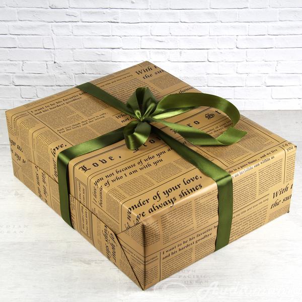 Подарочная упаковка большой коробки  ГАЗЕТА  с зеленым бантом от Audiomania