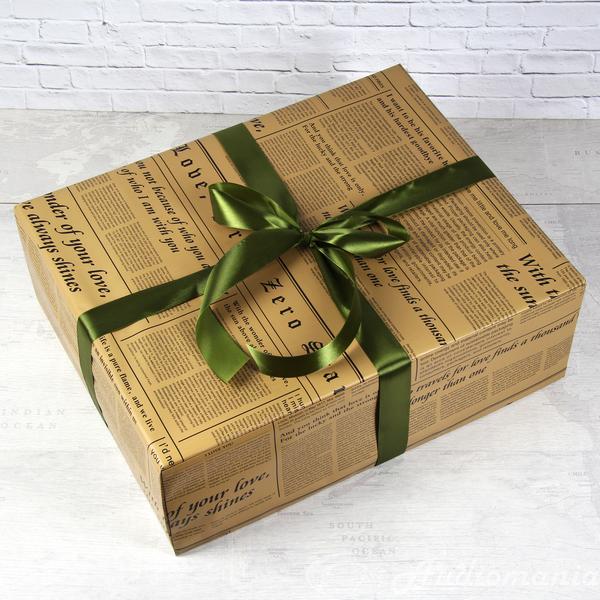 Подарочная упаковка большой коробки  ГАЗЕТА  с зеленым бантом от Audiomania